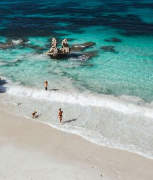 <p><i>11 must-visit</i> <strong>Kangaroo Island</strong> beaches</p>

