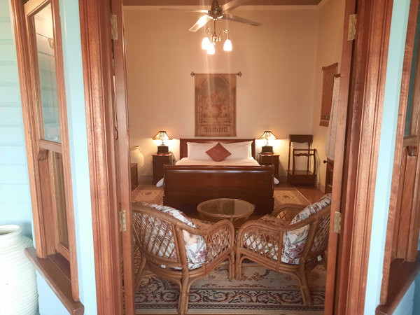 the gold room at Classique Bed and Breakfast, Townsville
