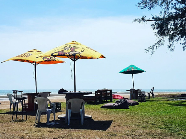 beachfront dining under shady umbrellas at De la Plage, Darwin