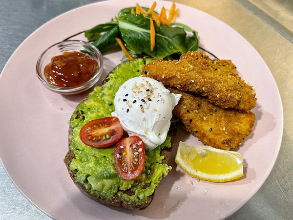 smashed Avocado with crumbed halloumi at Four Birds, Darwin