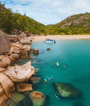 <p><i>8</i> tropical <strong>Townsville</strong> beaches and rockpools to discover</p>
