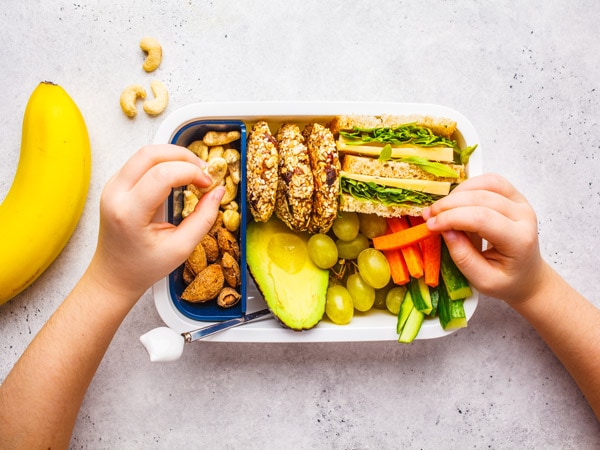 a healthy travel snack for kids