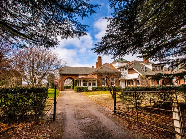 the historic grounds of Petersons Armidale Winery & Guesthouse