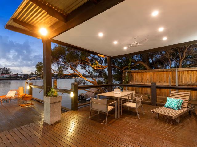 the riverdeck at River House, Brisbane Airbnb