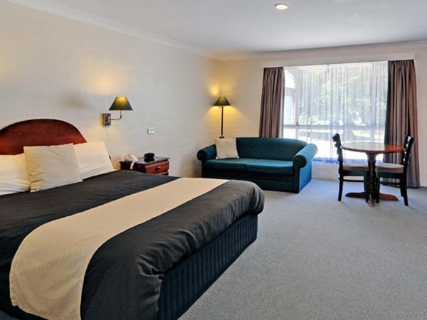 a room at Bushranger Motel, Uralla