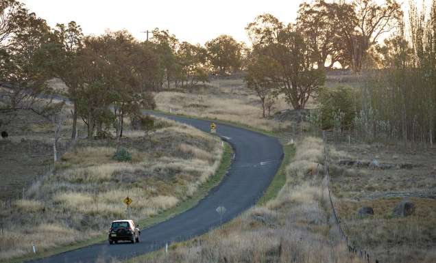 Car driving through the New England countryside in Uralla.