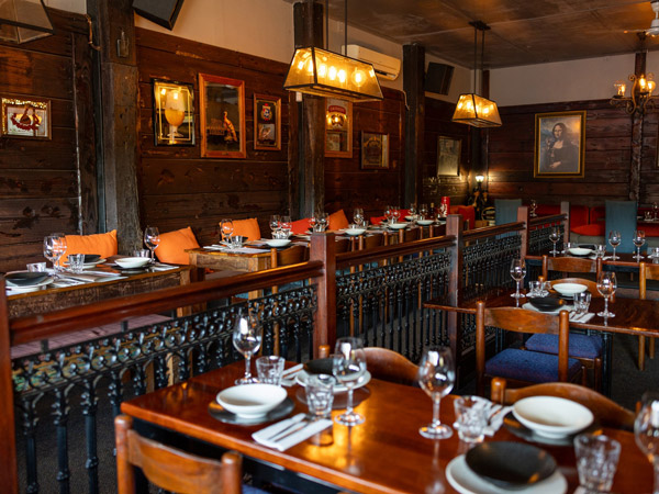 a look inside the Smoke and Oak bar in Darwin