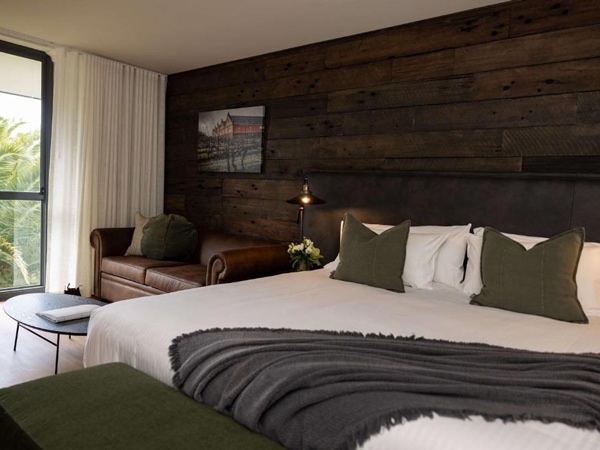 a cosy bedroom setup in Barossa Weintal