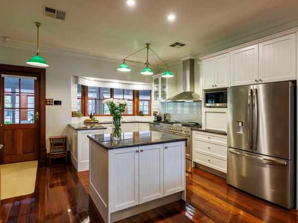 a fully equipped kitchen in BenBullen Retreat