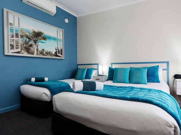 a beach-inspired bedroom suite in Oval Motel Bendigo