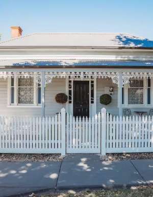 the exterior of Hargreaves Cottage, Bendigo
