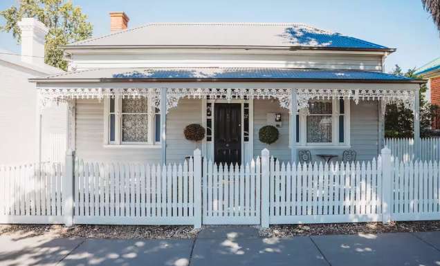 the exterior of Hargreaves Cottage, Bendigo