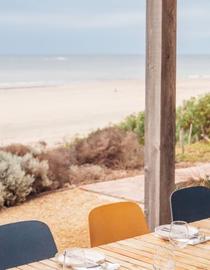 outdoor dining at Pearl Kiosk, Aldinga Beach