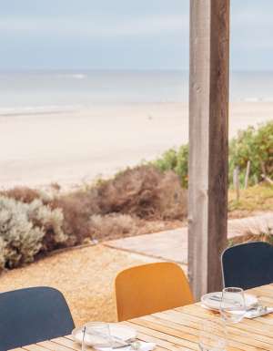 outdoor dining at Pearl Kiosk, Aldinga Beach