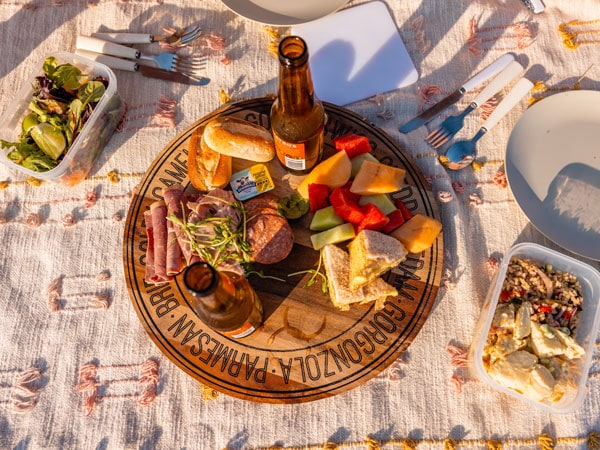 a gourmet picnic during a scenic flight with Helispirit