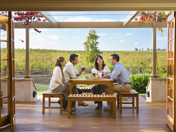 friends enjoying wine tasting at Murray Street Vineyards