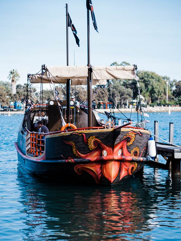 Pirate Cruise leaves the dock in Mandurah