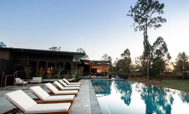 Australia Zoo Crocodile Hunter Lodge pool