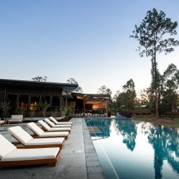 Australia Zoo Crocodile Hunter Lodge pool