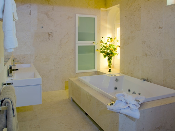 Broken Hill Outback Church Stay bathroom