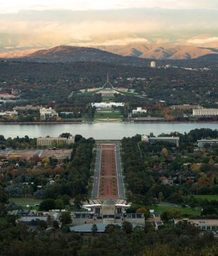 <p><i>31 of the best things to do in and around</i> <strong>Canberra</strong></p>
