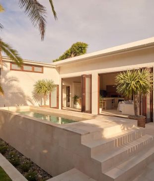 <p><i>19 incredible Airbnbs</i> on the <strong>Gold Coast</strong></p>
