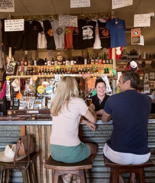 <p><i>Sink a cold one</i> at the top <strong>Broken Hill</strong> pubs and clubs</p>
