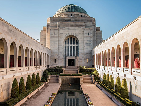 Visiting Australian Memorial War on Easter