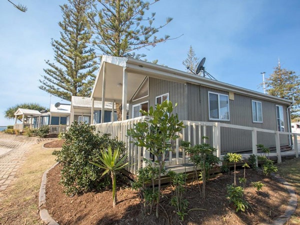a self-contained cabin at Broadwater Tourist Park