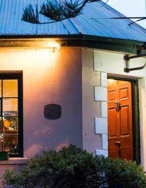 rustic exterior of Merrijig Inn