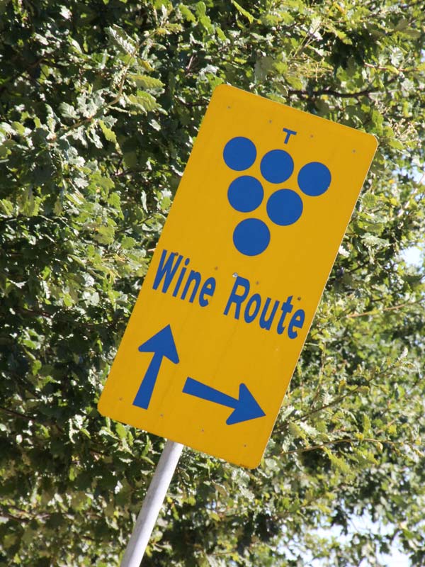 a wine route sign