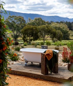 <p><i>5 emerging experiences</i> in <strong>Australia</strong></p>

