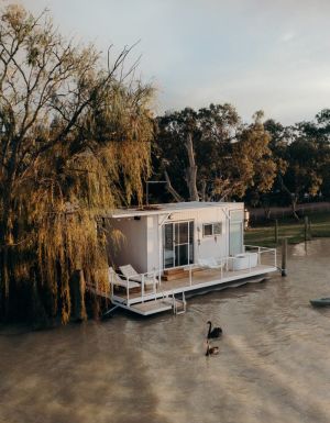 Floathouse Murray River