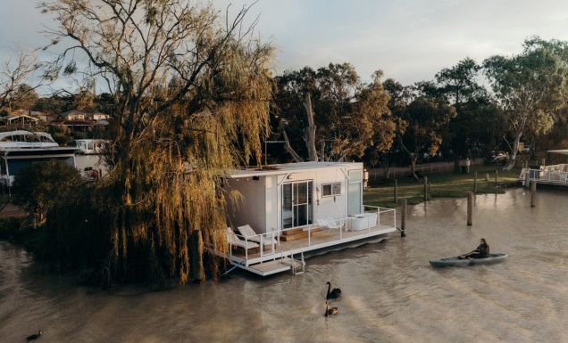 Floathouse Murray River