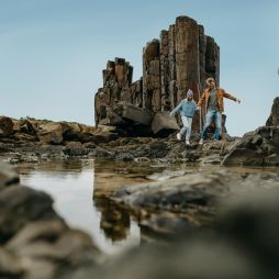 A couple explores Bombo Quarry on the Sapphire Coast, NSW