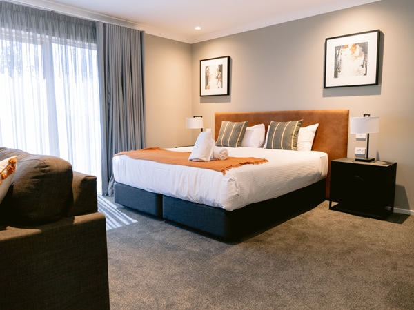 a look inside the bedroom at Wagga RSL Motel