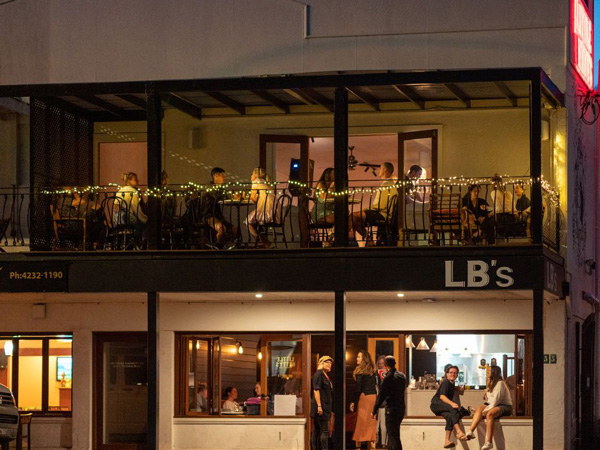 the drinking scene at Little Bettys, Kiama