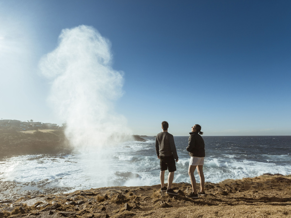 two people watching the water plume from the Kiama Blowhole