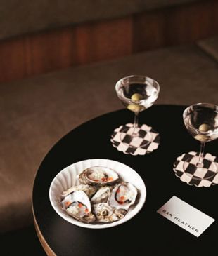 <p><i>15 top bars to visit</i> in <strong>Byron Bay</strong></p>
