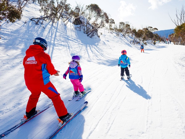 a family skiing at Thredboland