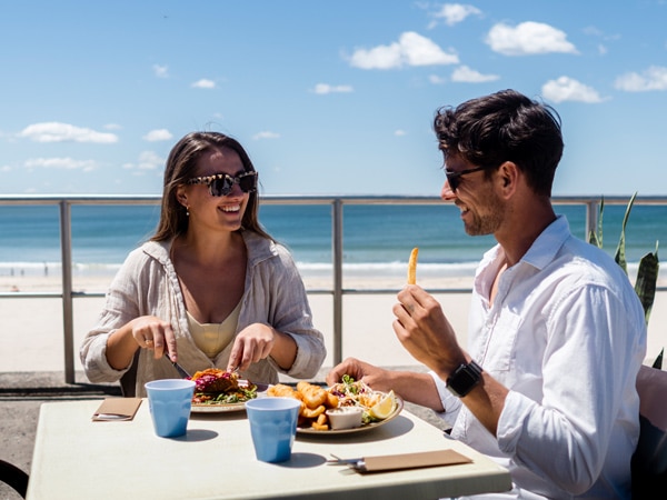 a couple dining at Beach Bums Cafe, Forster, Barrington Coast