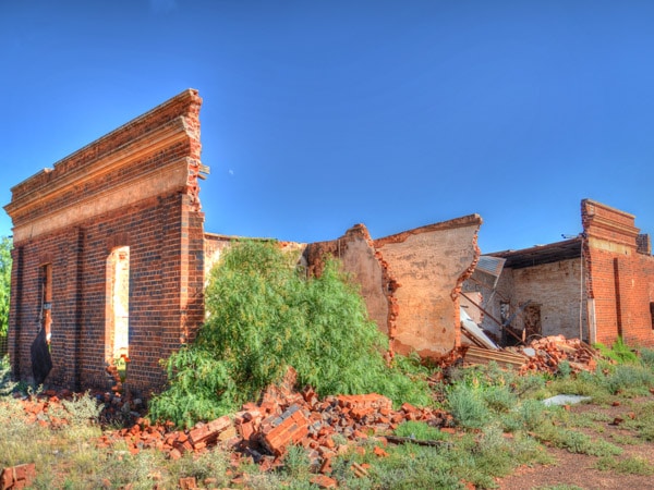the Cosmopolitan Hotel ruins in Kookynie, WA