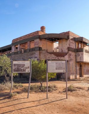 the ruins of Big Bell hotel, WA