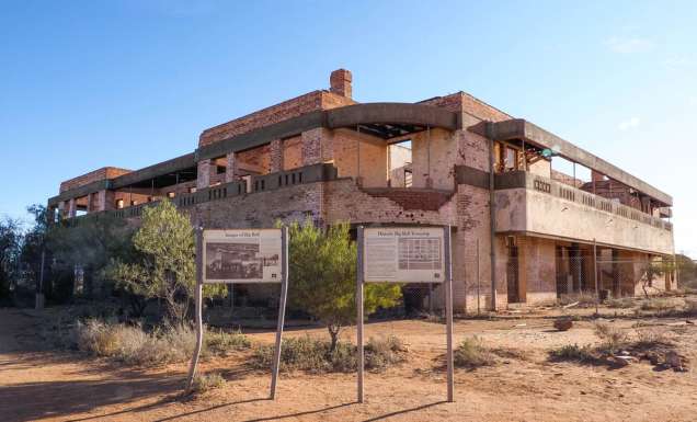 the ruins of Big Bell hotel, WA