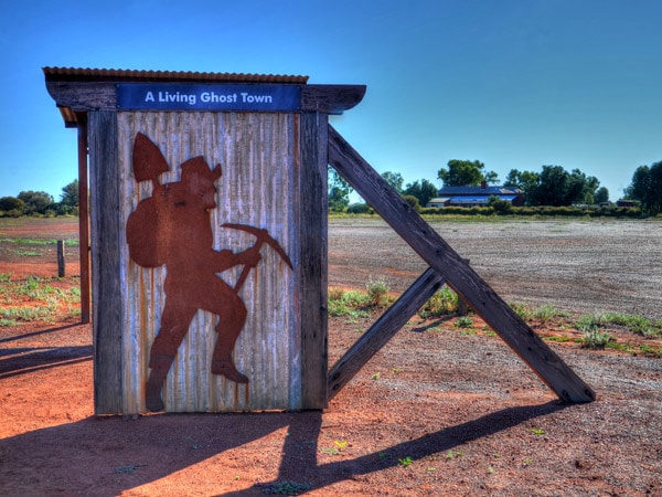 the living ghost town in Kookynie, WA
