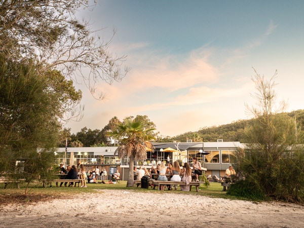 people dining on the lakeside lawn at The Recky, Elizabeth Beach