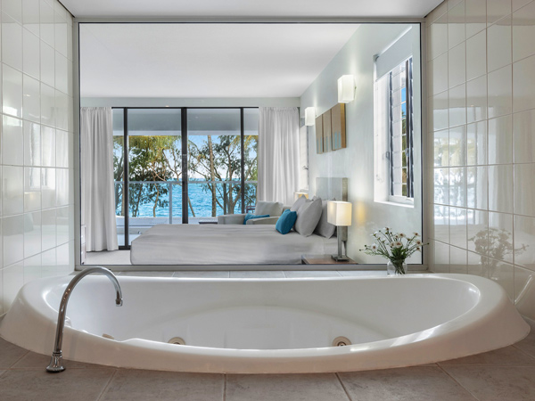 a private tub with sea views at Drift Palm Cove accommodation