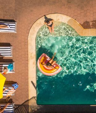 <p><i>The backpacker’s guide</i> to <strong>Byron Bay</strong> hostels</p>
