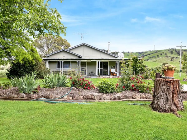 a beautiful cottage at the Glendaire Farmstay