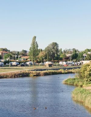 Queanbeyan Riverside Holiday Caravan Park
